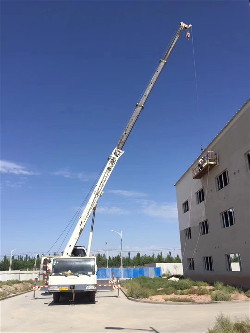 大连市“轻装强干”—— 吊车的 “轻量化臂架” 技术