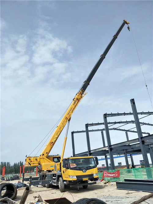 大连市超高层建筑钢结构吊装案例